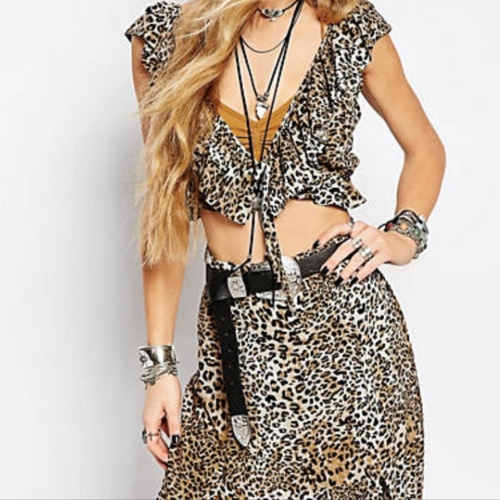 Reclaimed Vintage Ruffle Crop Top In Leopard Print sz 10